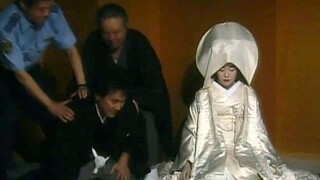 [قصة فيلم قديم] أرسل سائق سيارة الجنازة المرأة المتوفاة إلى جذورها، لكنه أُجبر على إجراء زواج شبح بع