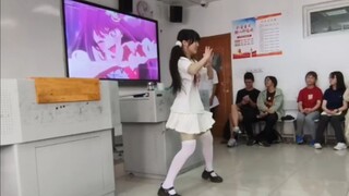 初中毕业晚会上的idol，这个四斋整什么b动静
