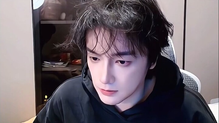 “ใช้เงินไปในที่ที่แฟนๆ เห็นได้ชัด”