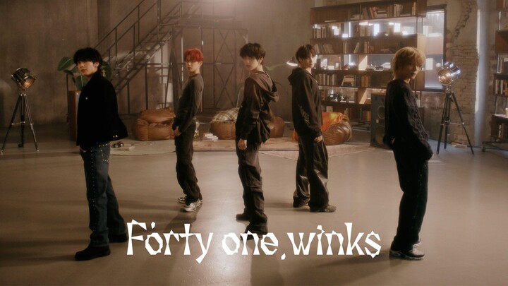 Video Pertunjukan Spesial 'Forty One Winks' |