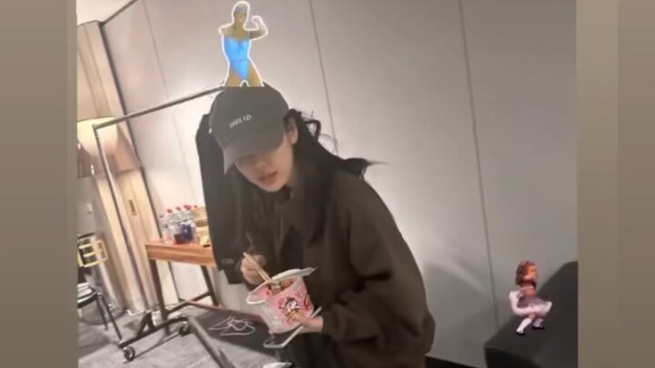 أصدرت aespa منشورات على إنستغرام للاحتفال بعيد ميلاد نينغ، وكنت أتوقع أن تكون عاطفية، لكن اتضح أن كل