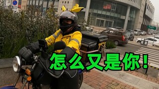 外卖小哥：你是不是喜欢我！为啥老跟着我？？？