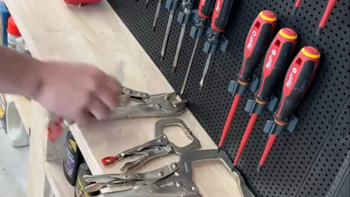 Let's take a look at a Canadian carpenter's daily tool organization.