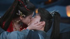 Qingyu akhirnya tergerak oleh Pianran, dan keduanya berciuman di bawah bulan [Long Moon Shining]