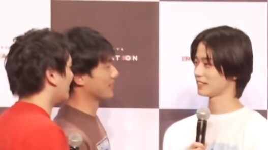 Xiao Lu Renren: You make us look stupid.