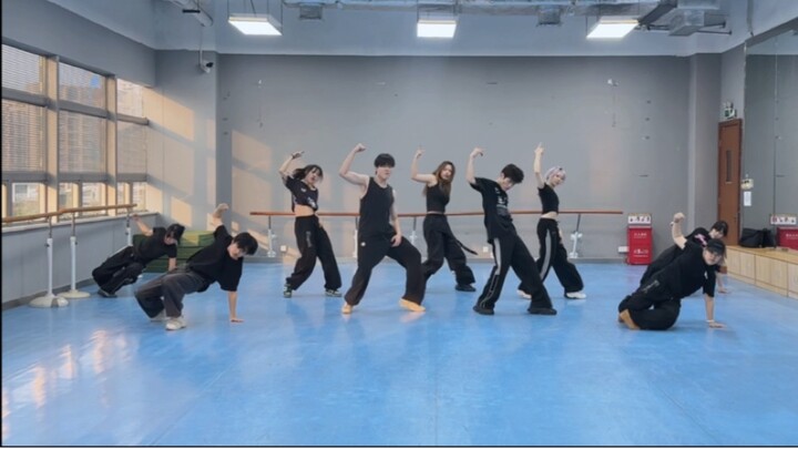 ALLDAY PROJECT เปิดตัวเพลงเดบิวต์ FAMOUS ซ้อมสดในสตูดิโอ