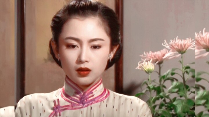 She is the epitome of classical Chinese beauty, possessing a breathtaking, peerless allure.