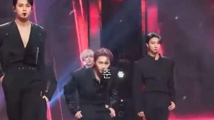 Tổng hợp những pha xử lý lỗi trên sân khấu của Tiểu Thứ Thứ 🤣