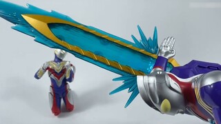 Món đồ chơi Ultraman này... được coi là một thứ kì lạ trong toàn bộ lịch sử của Bandai! ! ! Tiga, cậ