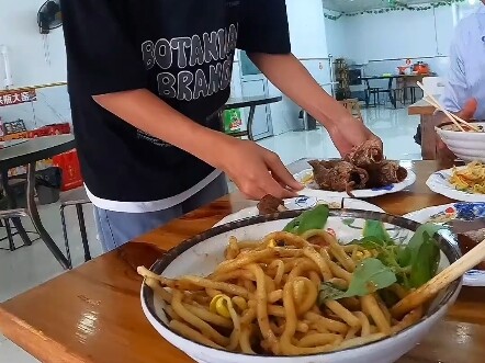 ปลาแลกทุกสิ่ง! แลกก๋วยเตี๋ยวเส้นใหญ่ พวกคุณยังอยากให้แลกอะไรอีก? #ปลาแลกทุกสิ่ง #นักตกปลา #แลกของด้ว