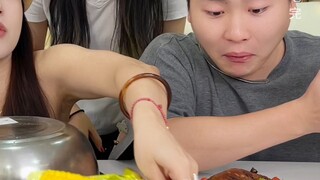 #JagungPadiBulanSepuluh Pacar makan sendirian! Malah mengira sudah makan yang terbaik! Ternyata aku 