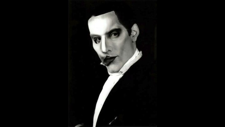 Freddie Mercury sings "The Phantom of the Opera" (full version)