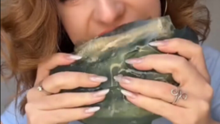The “Six Divine Masters” of Overseas Mukbang — We’ve Found Why There Are So Few Foreigners!