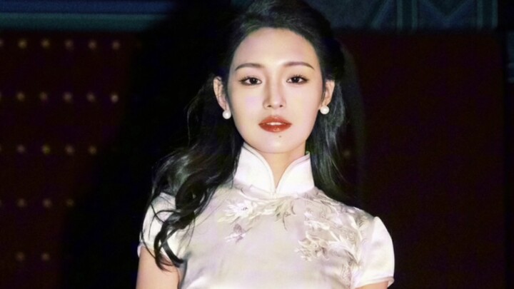 穿6.8万高定手工旗袍是什么体验