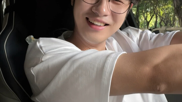 Có thể hôn không?