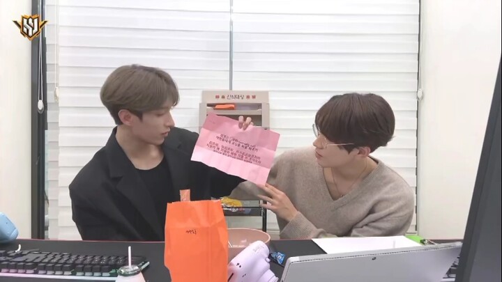 【SEVENTEEN】إحساس مألوف بين نابغة اللغة الصينية والمبتدئ في اللغة الصينية