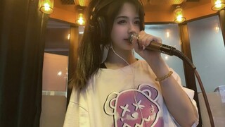 Đây là lần đầu tiên mình hát đoạn này. Các bạn ơi, năm học sắp bắt đầu rồi. Học hành chăm chỉ và tiế