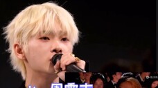 Wang Jiaer's reaction to Zhou Zhennan's stage performance