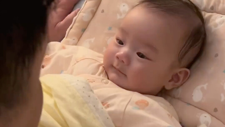 What’s it like to have a sweet, clingy little baby? They get excited every time they see Dad!