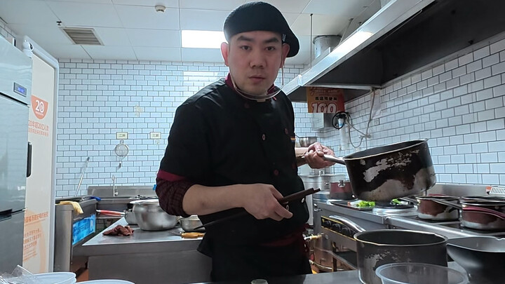 Stuck on stage 13.8 of the war readiness challenge, I devoured a huge bowl of mala tang and got comp