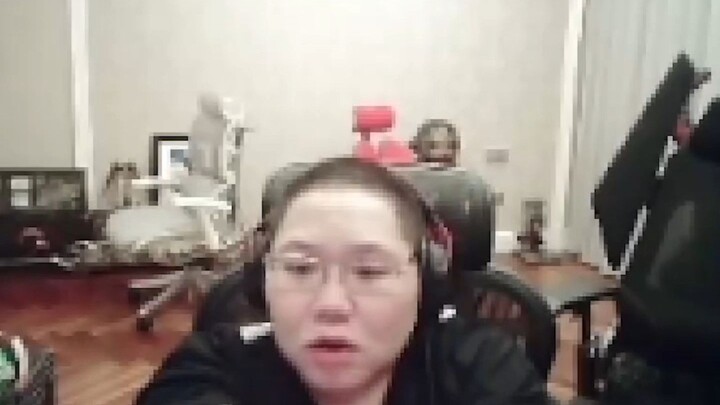 PDD has a crush on the junior female apprentice and even plans to go to her place to fix her compute