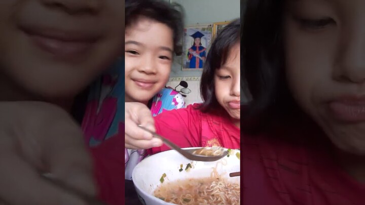 tro choi ăn mỳ của sửa cute