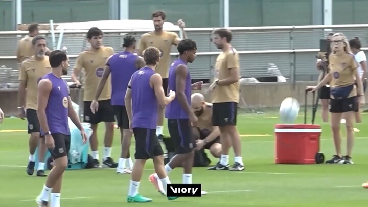 Lamine Yamal and FC Barcelona train as Hansi Flick and company wait for Rodri to join the team