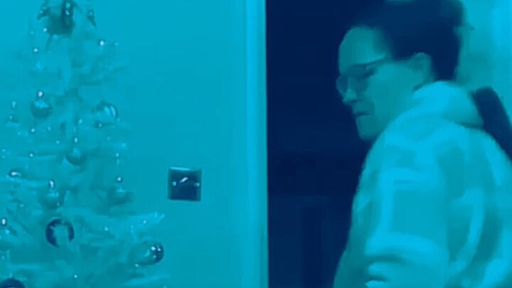 นี่คือกล้องวงจรปิดที่ติดไว้ในบ้านฉันเหรอ?!