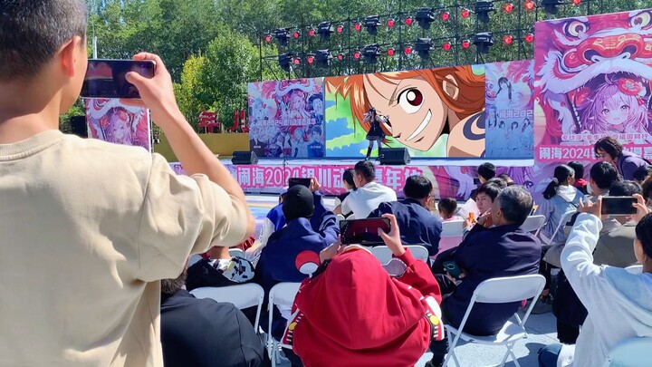 Gadis itu menyanyikan "One Piece" secara langsung dan kenangannya langsung meluap. Sungguh menyentuh