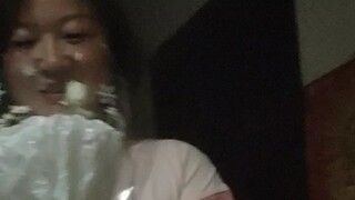 قبل سبع سنوات، انتظرت اتفاق الطلاق، أما الآن فهي تنتظر الزهور والرومانسية التي أرسلها لها كل عام. أم