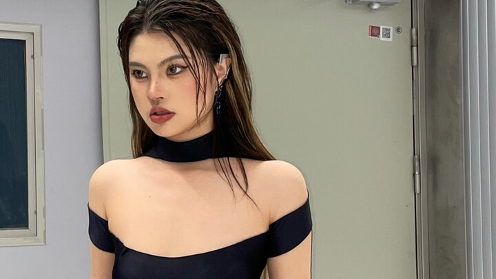 عندما ترتدي الفتاة ملابسها الجديدة التي انتظرتها شهرًا كاملًا