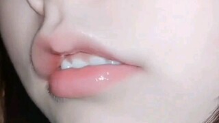 [Hài hước] Mình hôn nhau nhé anh!