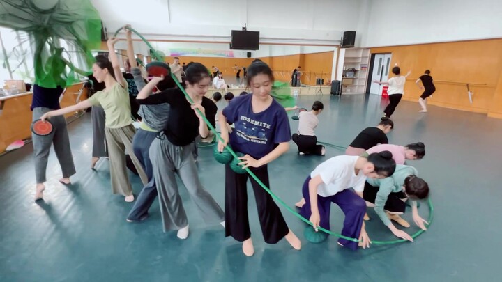 A one-shot show that brings you to the stage to experience "Lotus Drum Yue Song"