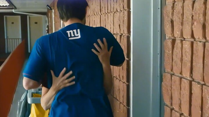 钟爱少女，文明儒雅的士兵男孩。