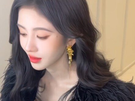 Ju Jingyi tidak tahu asistennya sedang melakukan siaran langsung hahaha ha ha ha