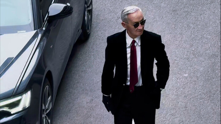 Saya dengar saya perlu berpakaian lebih formal dan kasual untuk upacara wisuda?