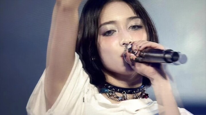 จูริน อาซายะ｜ราชินีเสด็จมา