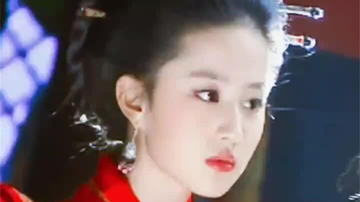 Tearing the red gown with bare hands—this scene is absolutely stunning; who wouldn't be mesmerized w