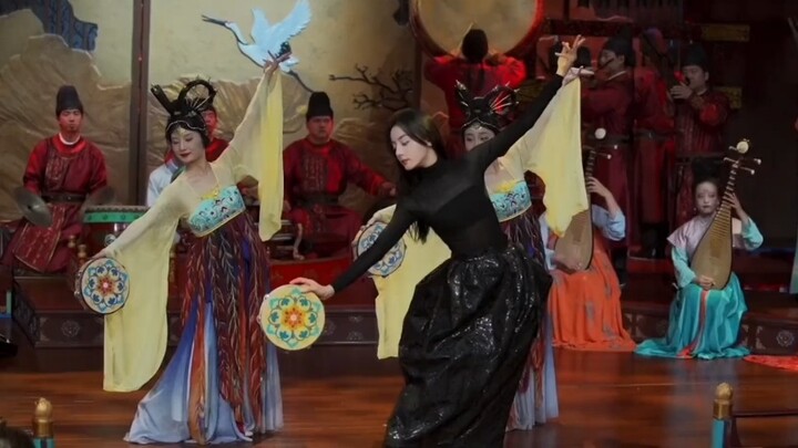 Reba dances in the Tang Paradise, it's Bai Yueguang