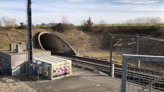 AWESOME TUNNEL SOUND! Highspeed SBB Intercity flies out of the Önzberg high speed tunnel at 205km/h