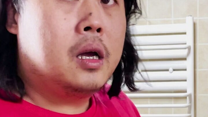 Papa saya bilang sekarang mau ke toilet aja udah bikin suara jadi serak.