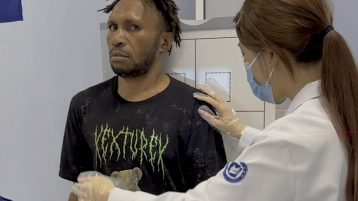 部落人在中国看病