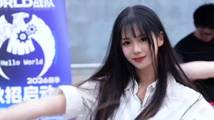 The super sweet senior at Zhejiang University’s cafeteria is here to dance to “Gee”✨