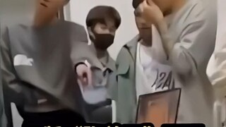 美玉学姐，你老公来了。