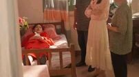 77...Woke up in 70s, forced to marry for stepsis, but fiancé is a caring&handsome CEO, spoils her!!!