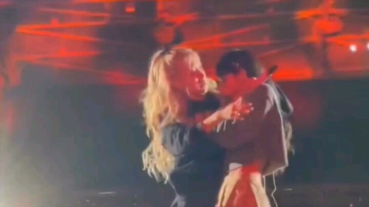 สายตาที่เต็มไปด้วยความห่วงใยของไช่อิง... บอกอะไรอยู่นะ?
