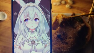和虚拟主播一起逛街是什么体验？答：丢脸。