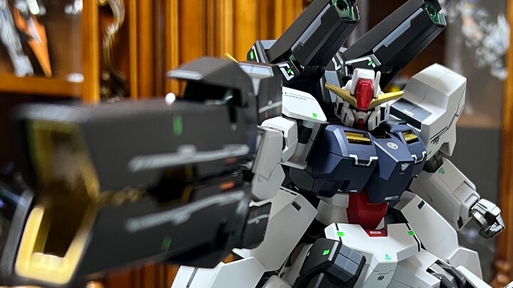 Bandai TV1:100 Tampilan lukisan semprot Seraph Archangel secara keseluruhan bersih dan higienis