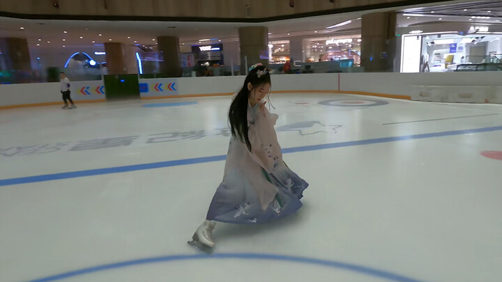  Seri tarian dengan ice skating, menari di atas es seperti bangau dewa