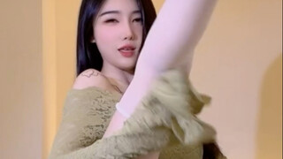 Xiao Luo (Lace Top, White Stockings